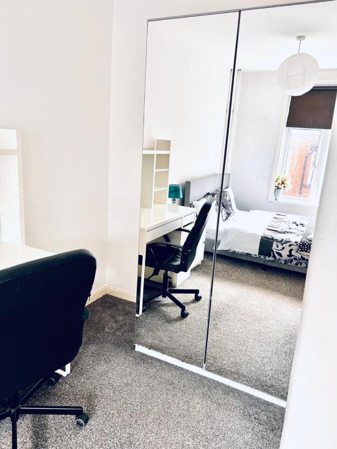 Private Room Close To Leeds University And City Centre Exterior foto