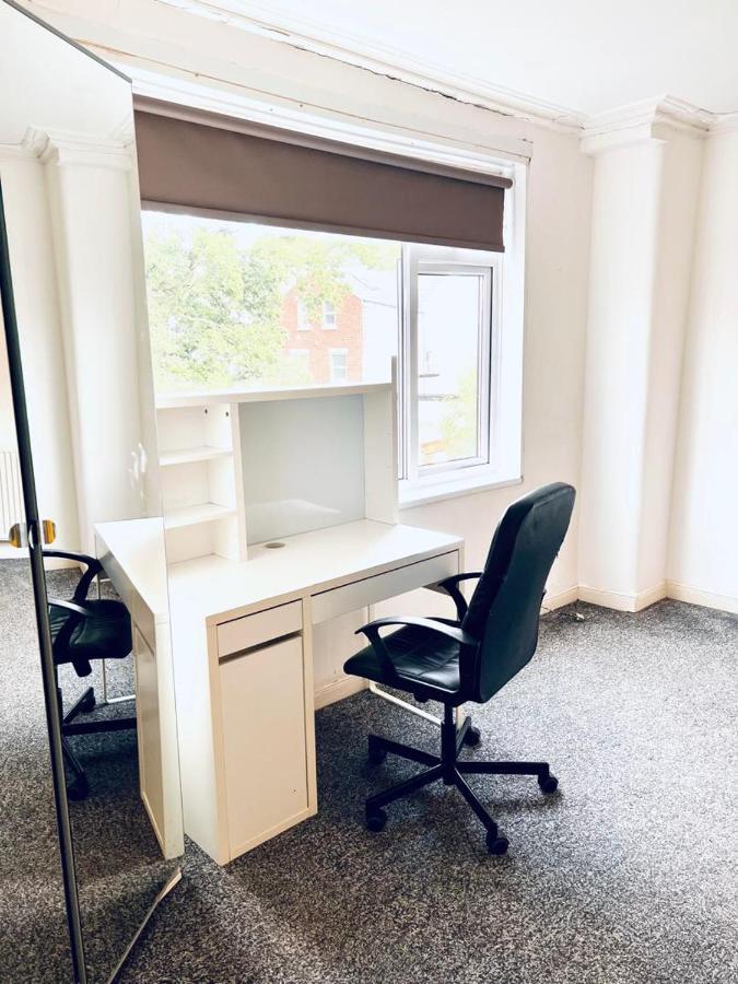 Private Room Close To Leeds University And City Centre Exterior foto