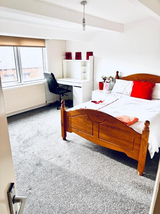 Private Room Close To Leeds University And City Centre Exterior foto