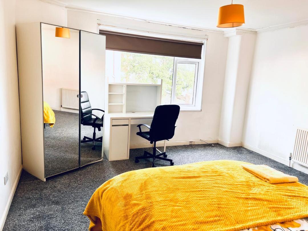 Private Room Close To Leeds University And City Centre Exterior foto