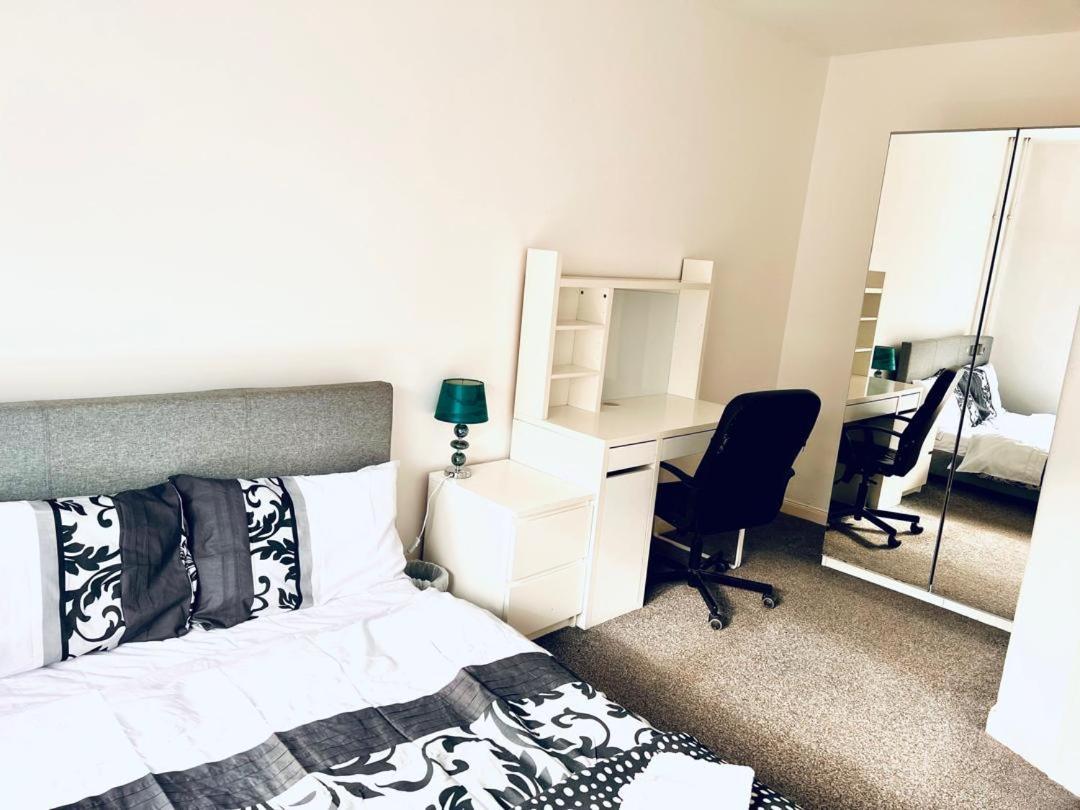 Private Room Close To Leeds University And City Centre Exterior foto